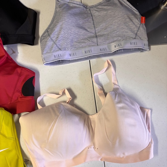 7 new womens large Nike sports bras - Picture 4 of 4